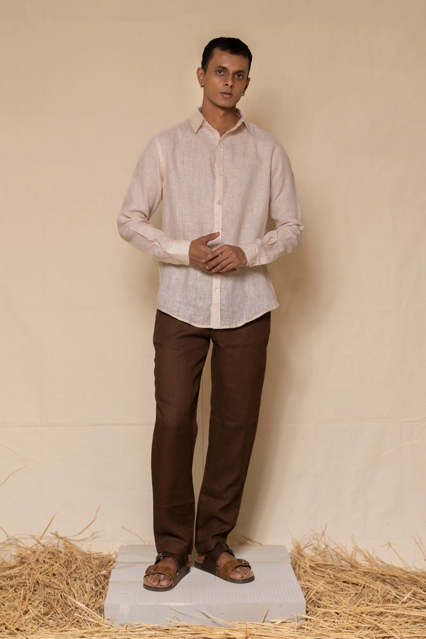 Off White Men's Linen Regular Collar Shirt