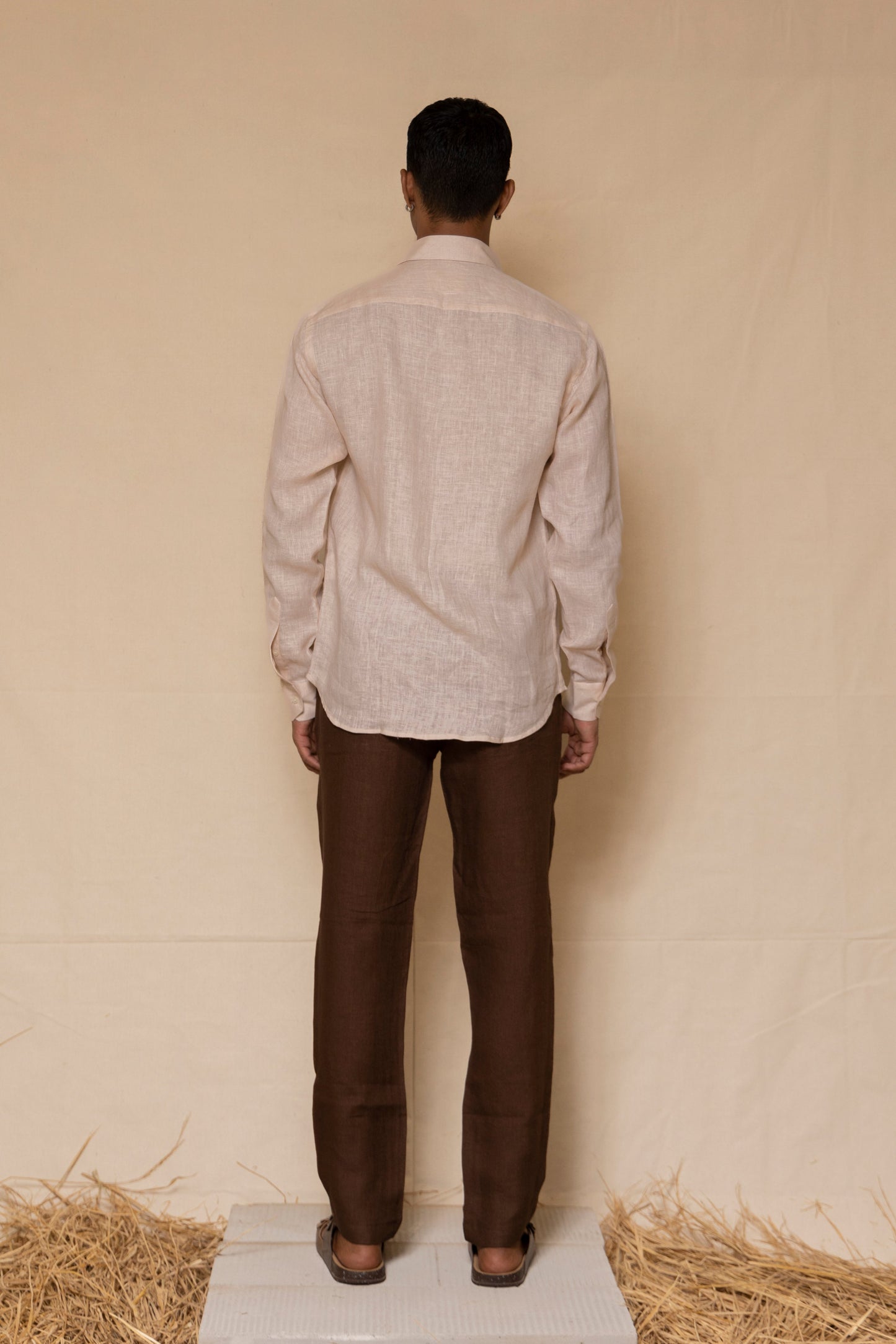 Off White Men's Linen Regular Collar Shirt