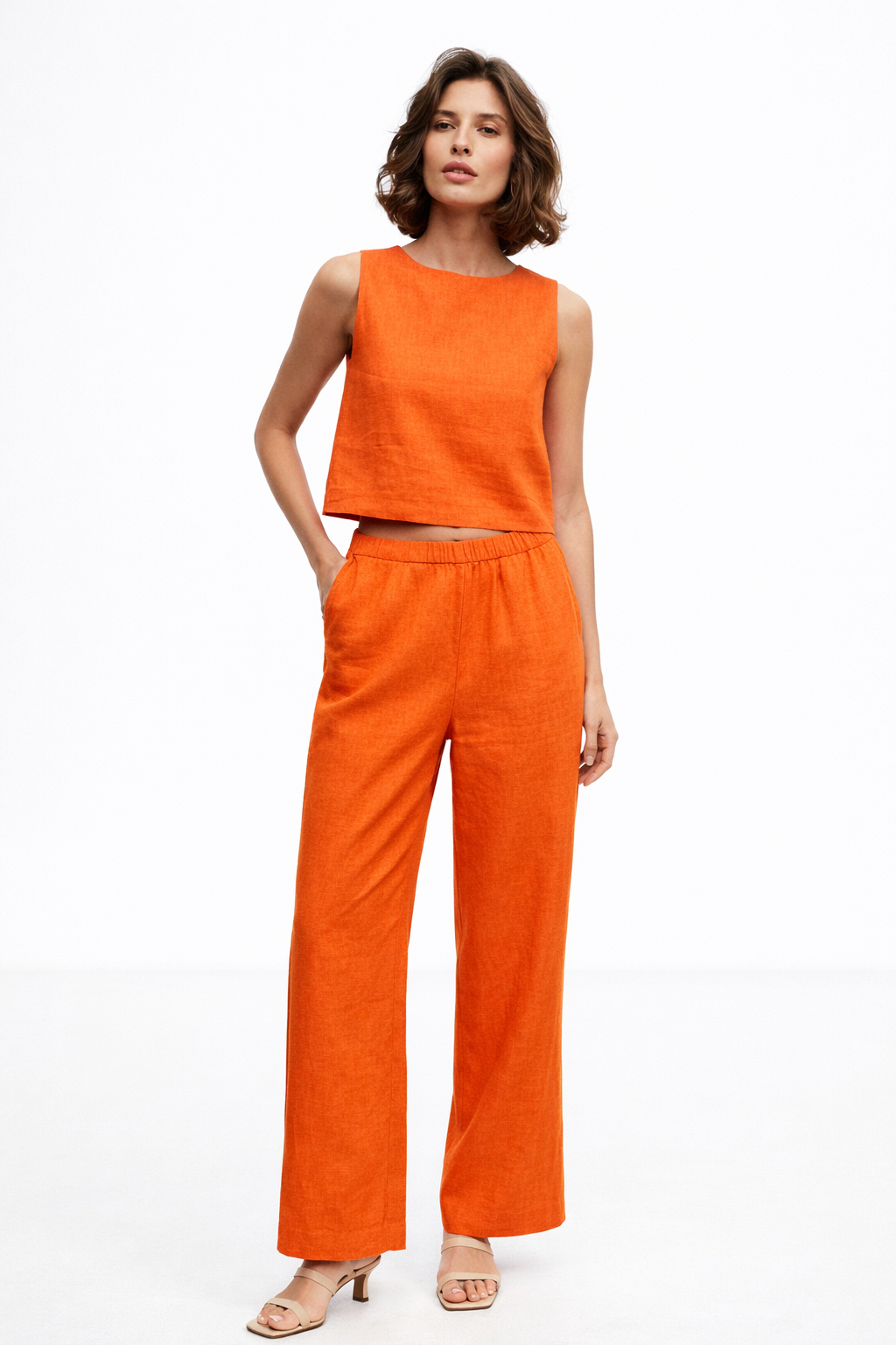 Casa linen set for women featuring a sleeveless linen top and high-waist pants in a relaxed fit