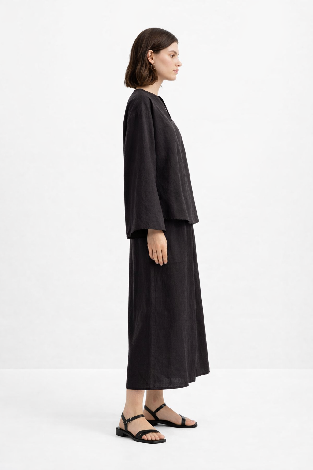 Side view of Eclipse Black Linen Set showcasing wide sleeves, breathable linen fabric, and relaxed tailoring.
