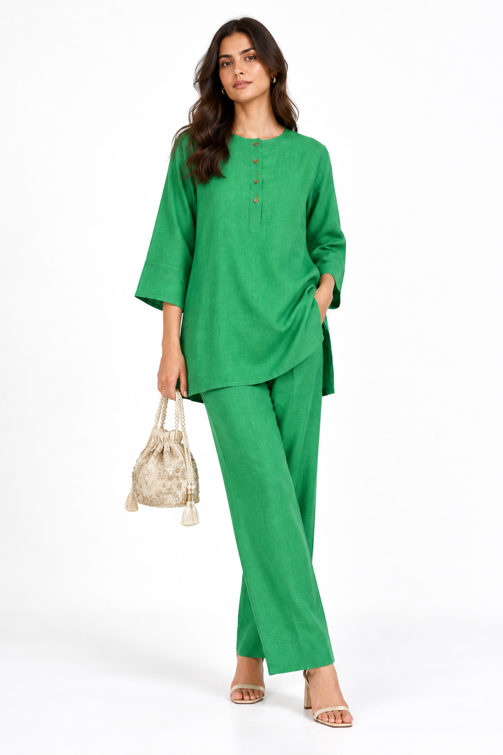 Harit green linen kurta set for women side view with relaxed fit