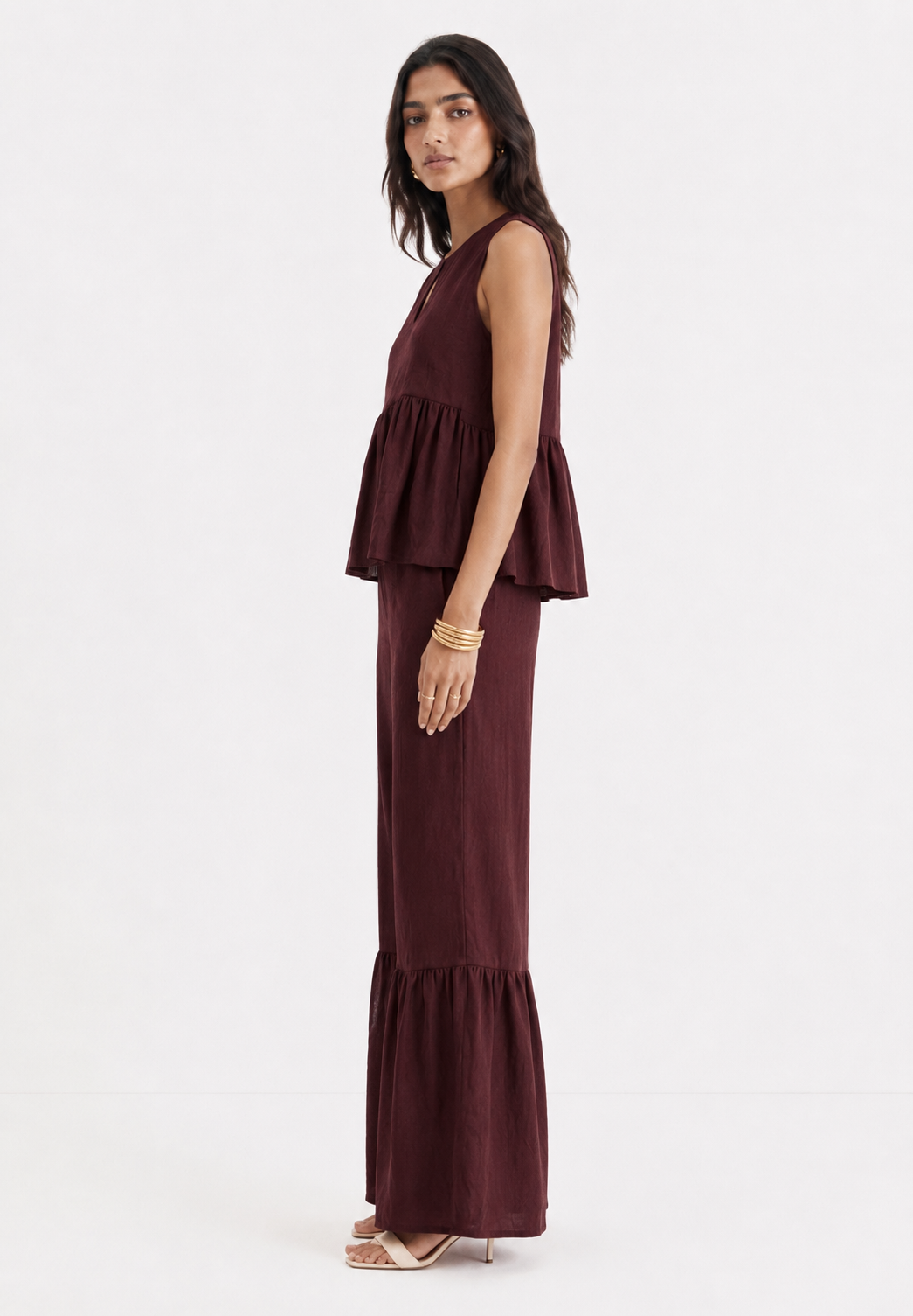 Side view of Mulberry Muse linen outfit set for women