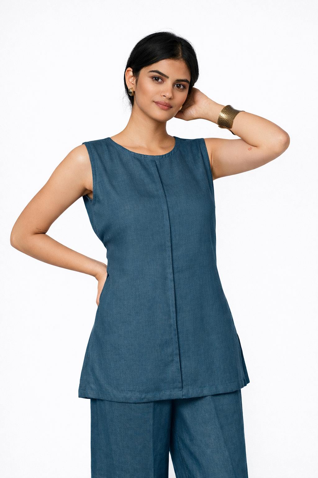 Adjustable Tie-Back Detail Front – Indigo Linen Top in Women’s Linen Outfit Set