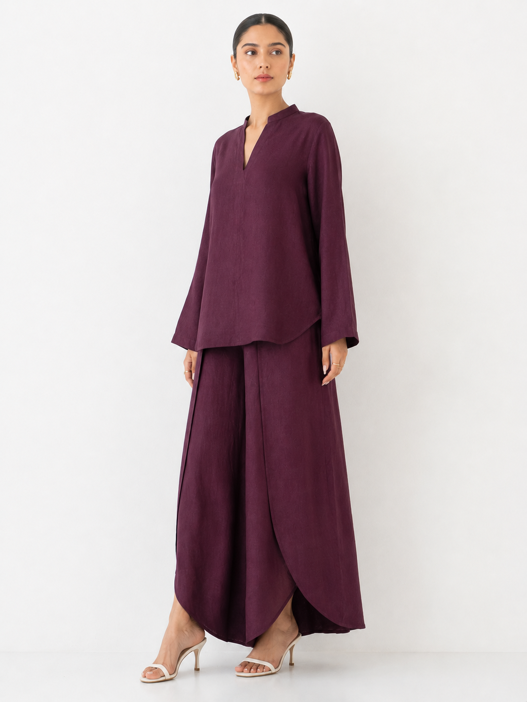 Veya dark plum linen set for women side view